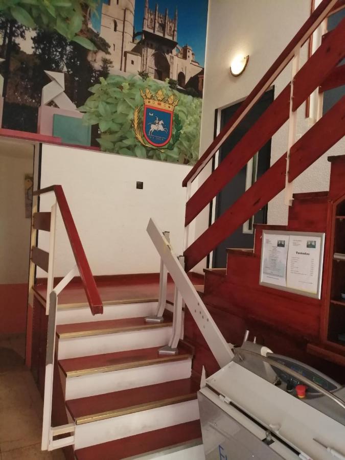 Отель Hostal Jaime I Уэска Экстерьер фото