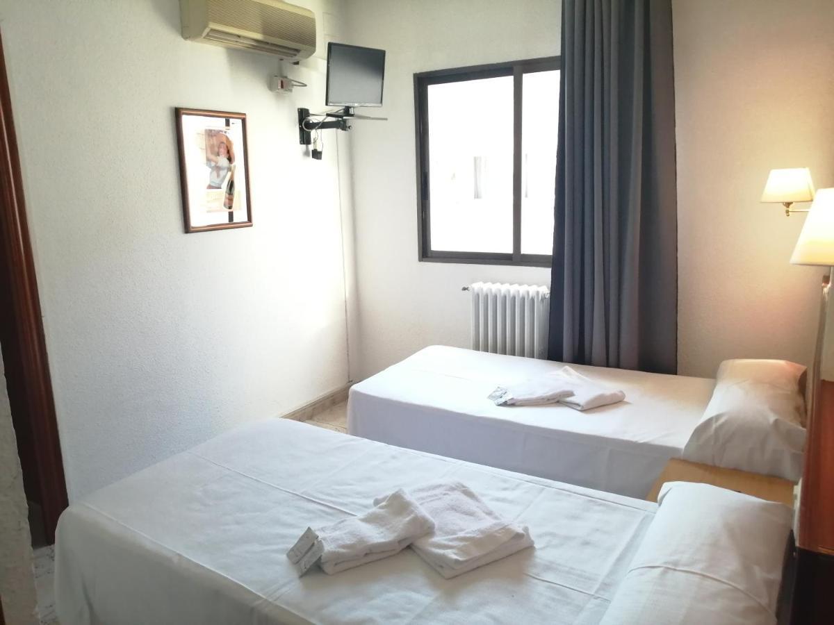 Hostal Jaime I Уэска Экстерьер фото