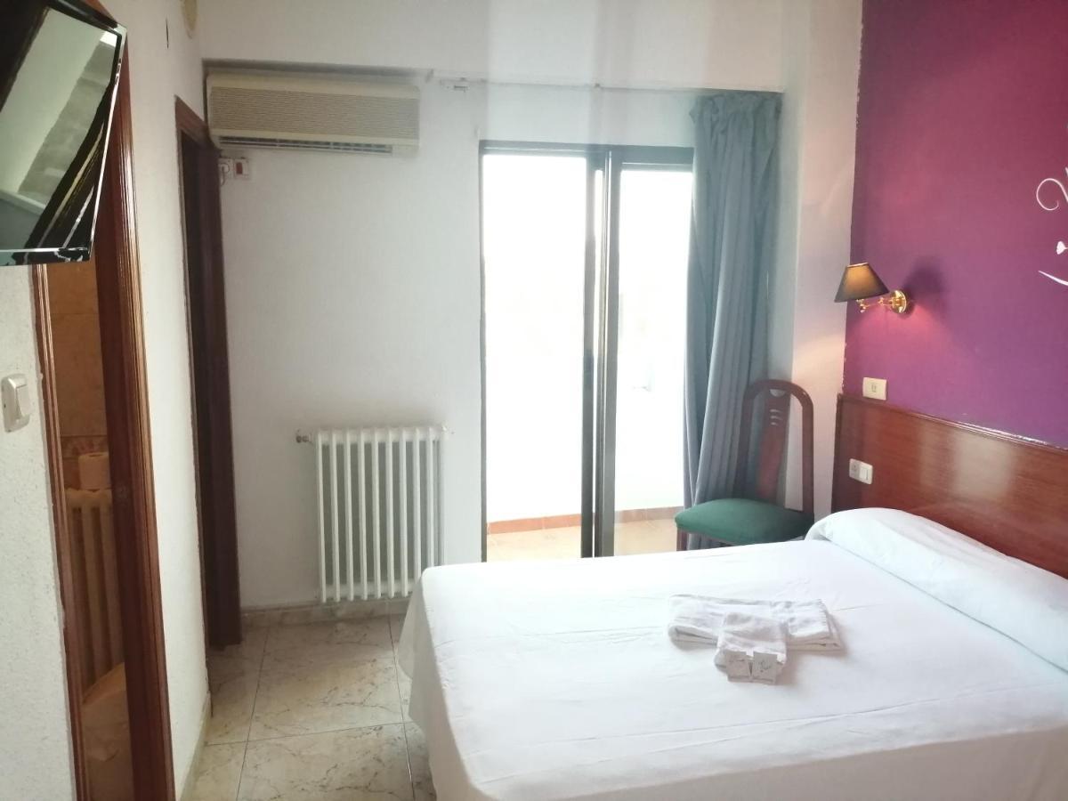 Hostal Jaime I Уэска Экстерьер фото
