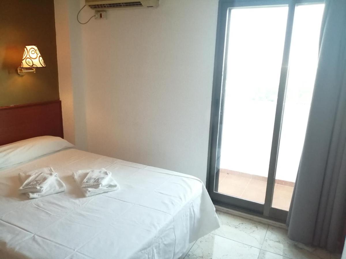 Hostal Jaime I Уэска Экстерьер фото