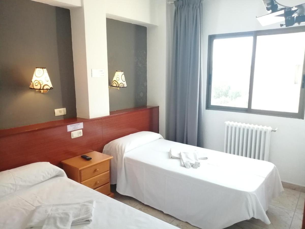 Hostal Jaime I Уэска Экстерьер фото