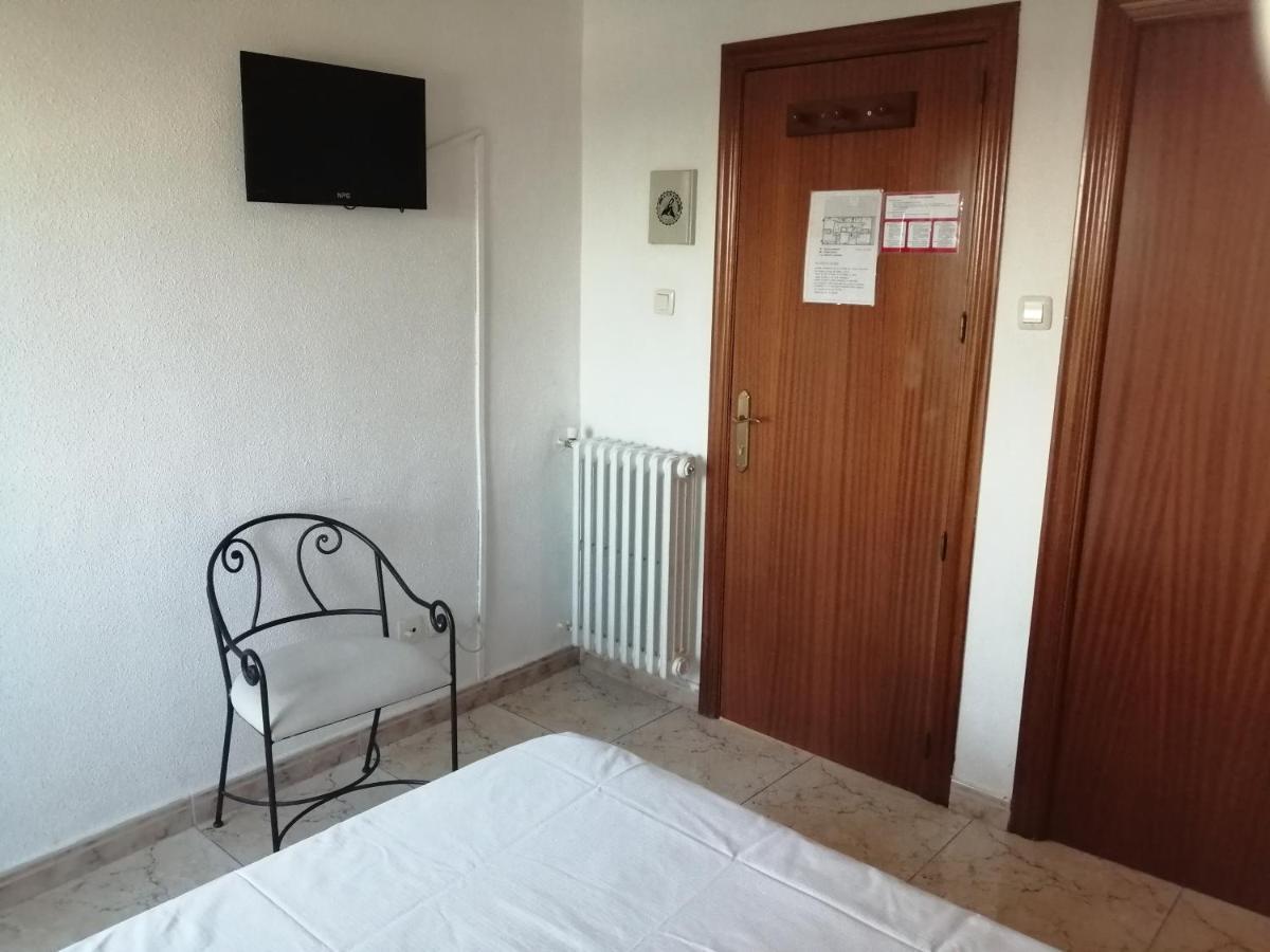 Hostal Jaime I Уэска Экстерьер фото