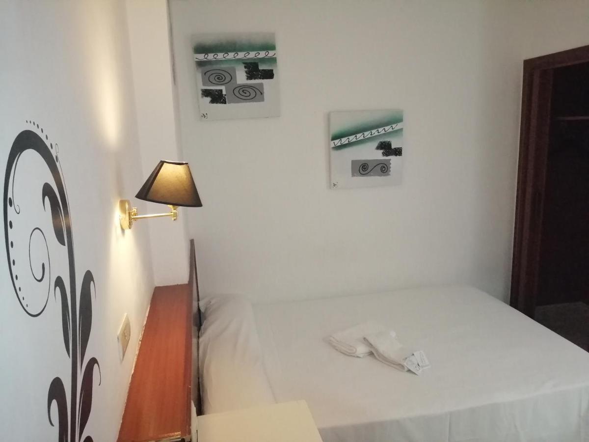 Hostal Jaime I Уэска Экстерьер фото