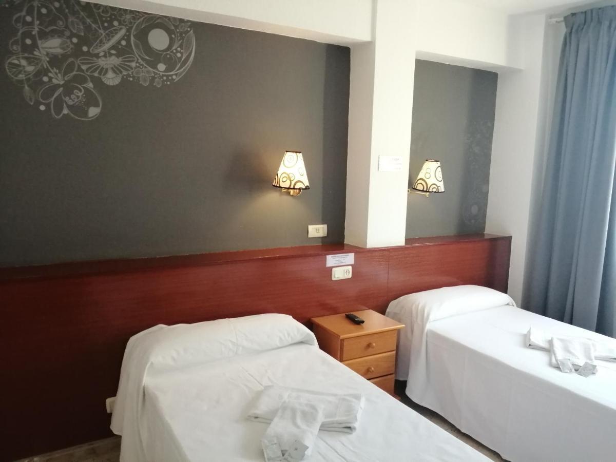 Hostal Jaime I Уэска Экстерьер фото