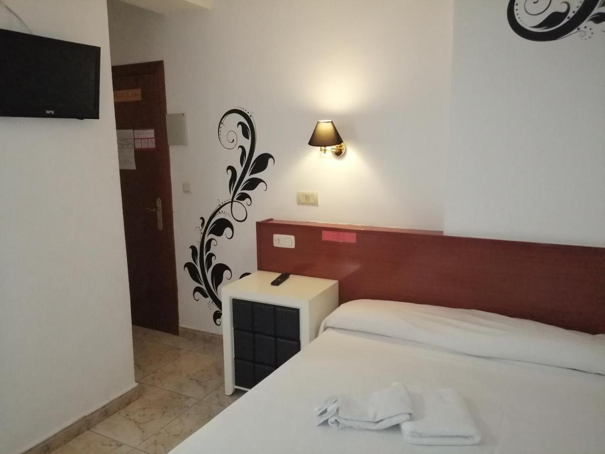 Hostal Jaime I Уэска Экстерьер фото