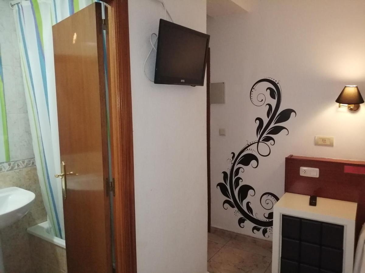 Hostal Jaime I Уэска Экстерьер фото