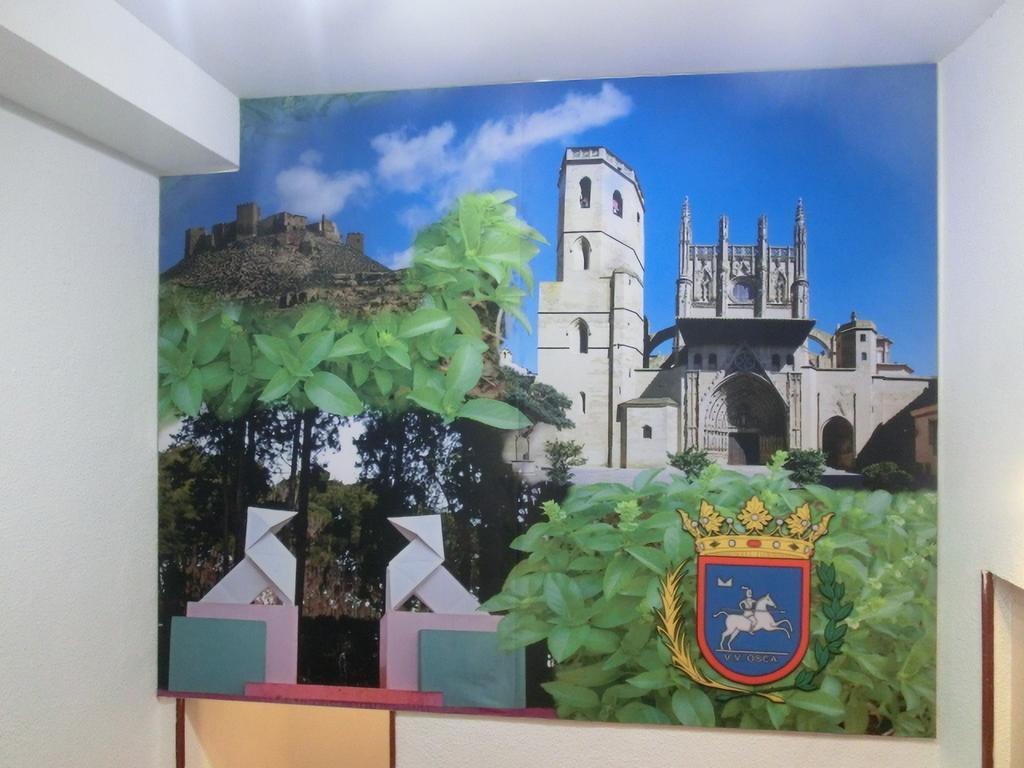 Hostal Jaime I Уэска Экстерьер фото