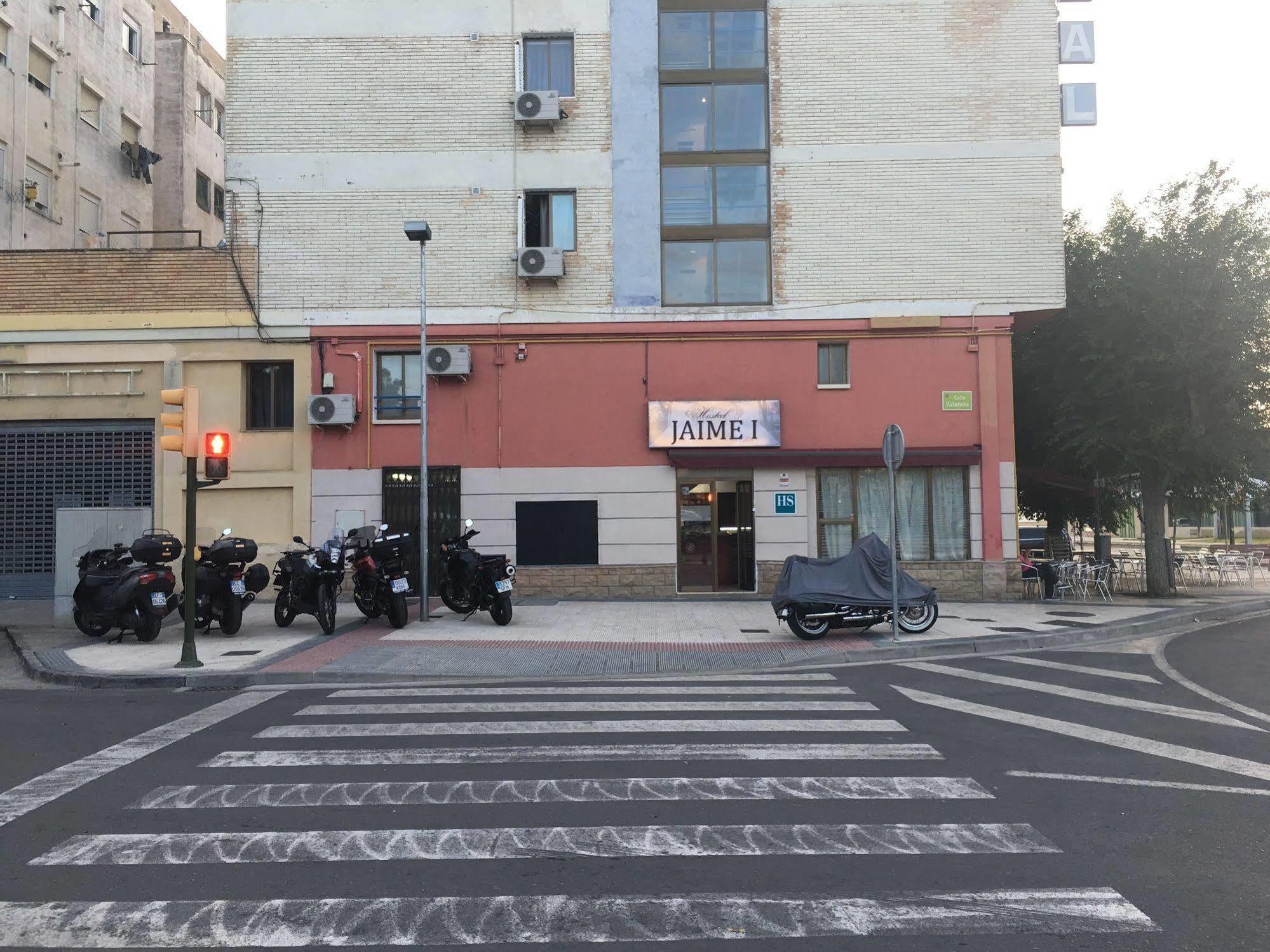 Hostal Jaime I Уэска Экстерьер фото