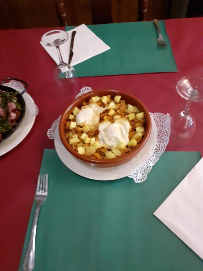 Hostal Jaime I Уэска Экстерьер фото