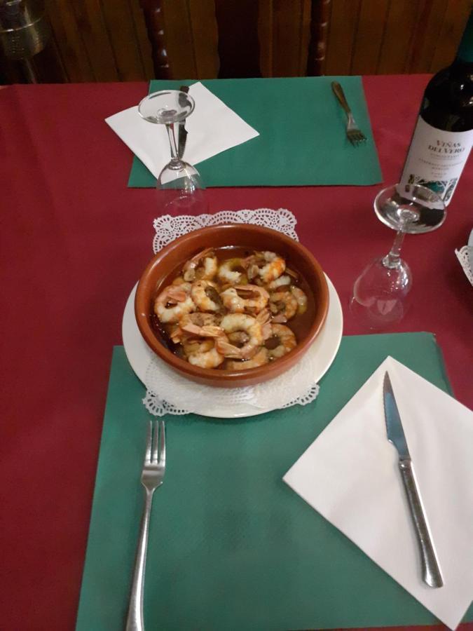 Hostal Jaime I Уэска Экстерьер фото