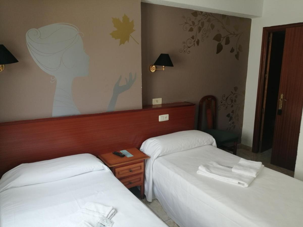 Hostal Jaime I Уэска Экстерьер фото